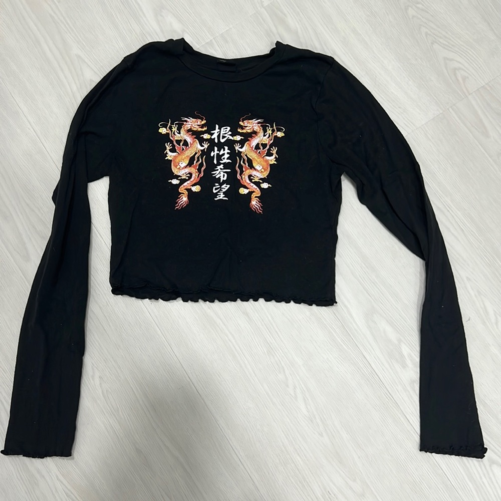 Urban Outfitters long sleeve lettuce trim dragon size L
